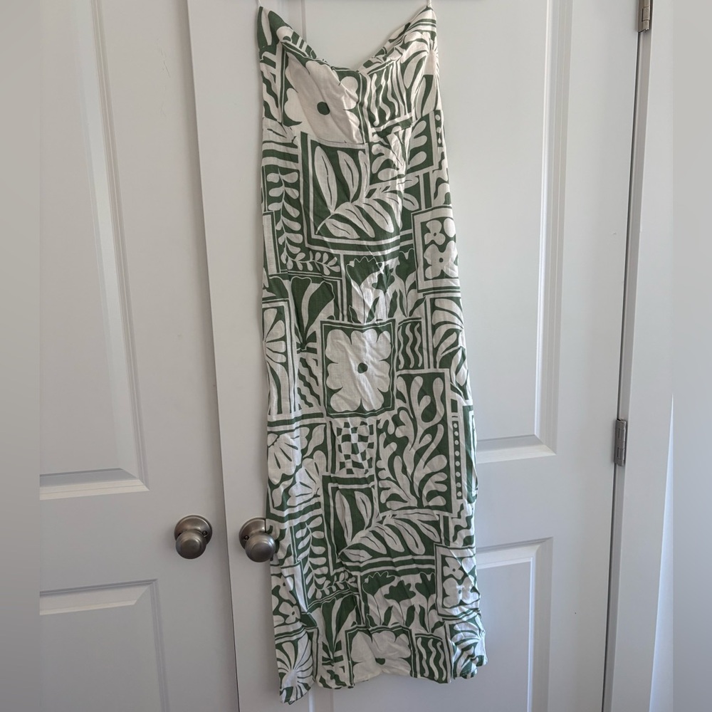 Green and white patterned maxi dress - Picture 2 of 3